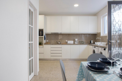 Excellent twin bedroom in a 5-bedroom flat, in Matosinhos - Gallery - 18