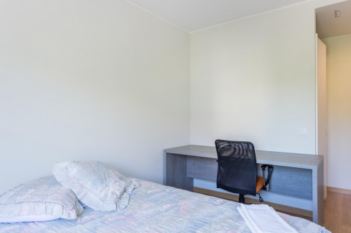 Bright and spacious double bedroom near Universidade Portucalense Infante Dom Henrique - Gallery - 18