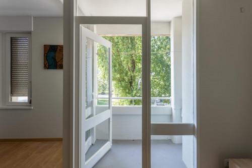 Bright and spacious double bedroom near Universidade Portucalense Infante Dom Henrique