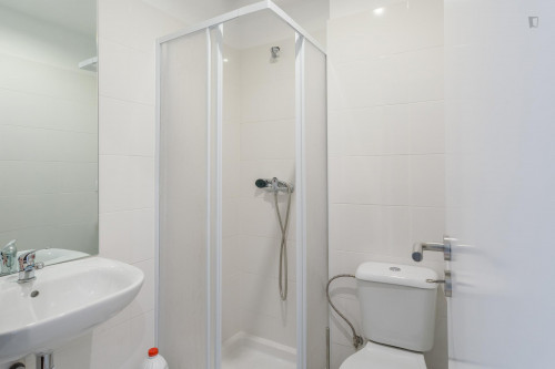 Bright and spacious double bedroom near Universidade Portucalense Infante Dom Henrique