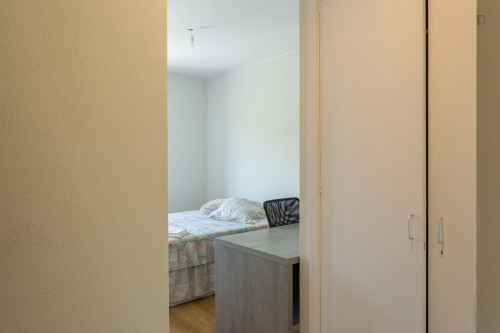 Bright and spacious double bedroom near Universidade Portucalense Infante Dom Henrique - Gallery - 16