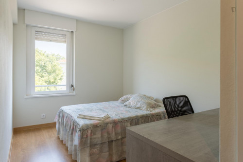 Bright and spacious double bedroom near Universidade Portucalense Infante Dom Henrique - Gallery - 10