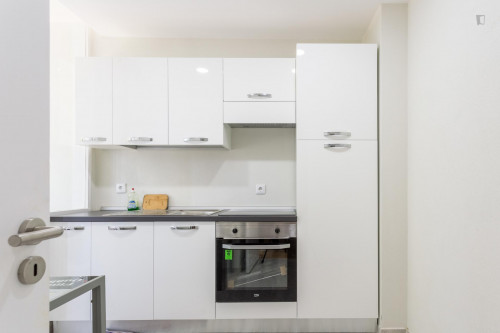 Bright and spacious double bedroom near Universidade Portucalense Infante Dom Henrique - Gallery - 9