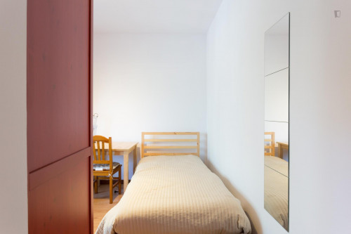 Neat and cosy single ensuite bedroom near Universidade Fernando Pessoa