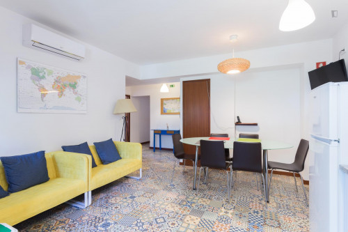 Neat and cosy single ensuite bedroom near Universidade Fernando Pessoa - Gallery - 7