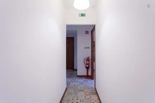 Neat and cosy single ensuite bedroom near Universidade Fernando Pessoa - Gallery - 10