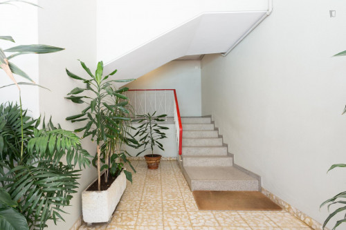 Neat and cosy single ensuite bedroom near Universidade Fernando Pessoa - Gallery - 9