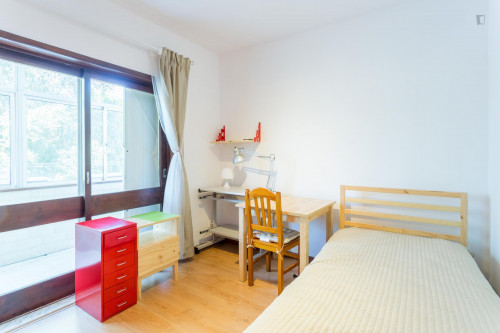 Neat and cosy single ensuite bedroom near Universidade Fernando Pessoa