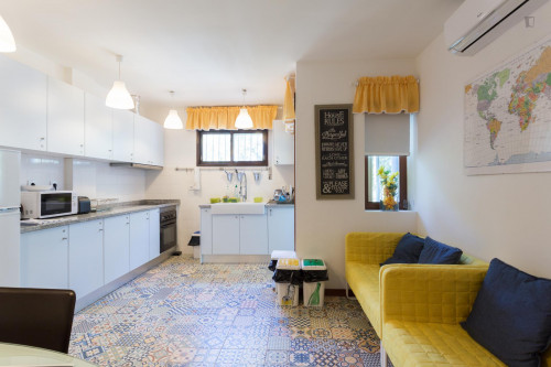 Neat and cosy single ensuite bedroom near Universidade Fernando Pessoa - Gallery - 5