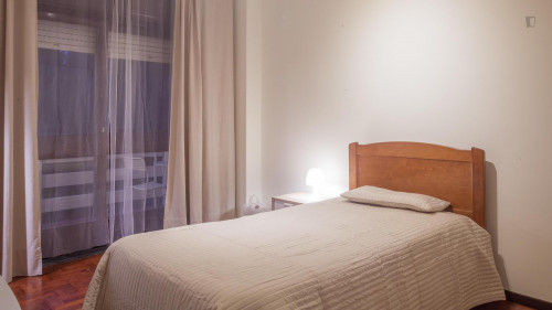 Single ensuite bedroom in nice 6-bedroom house in Paranhos - Gallery - 18