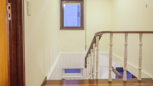 Single ensuite bedroom in nice 6-bedroom house in Paranhos