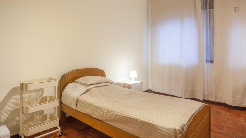 Single ensuite bedroom in grand 6-bedroom house in Paranhos - Gallery - 12
