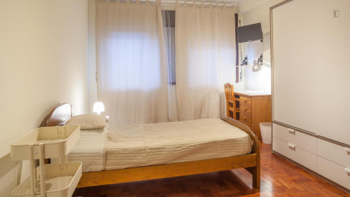 Single ensuite bedroom in grand 6-bedroom house in Paranhos - Gallery - 22