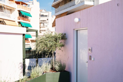 Astonishing studio with a terrace, in Kallimármaro