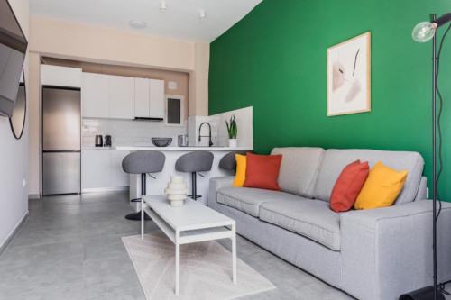 Very nice 2 bedroom apartment near Rouf train station