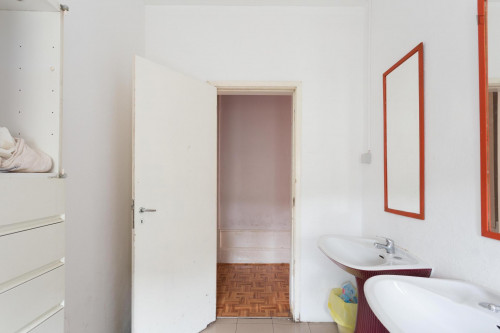 Simple single bedroom in a residence, near Casa da Música - Gallery - 5