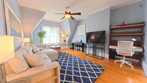 Elegant 2-bedroom apartment in High Street Hill