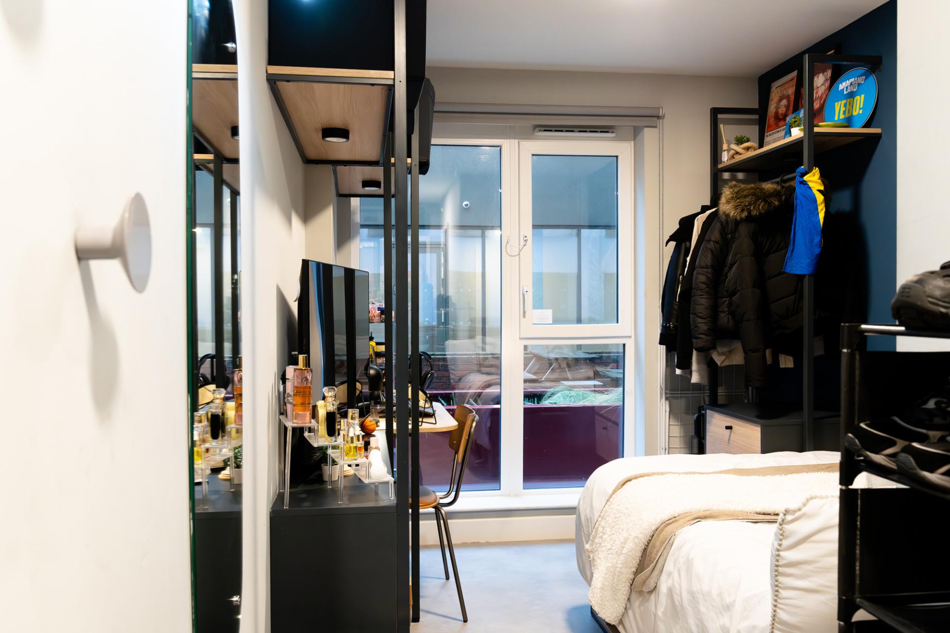 Classic Ensuite (Lower Floors) - The Vantage - Gallery - 3