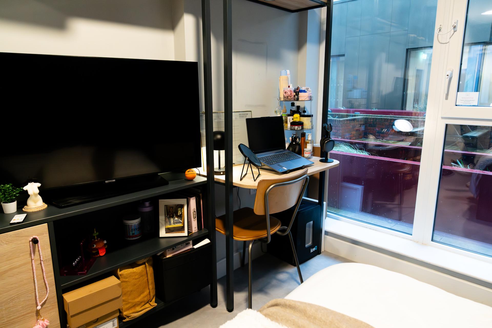 Classic Ensuite (Lower Floors) - The Vantage - Gallery - 6