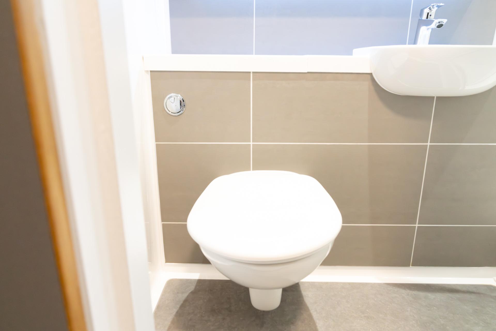 Skyline Ensuite - The Vantage - Gallery - 2
