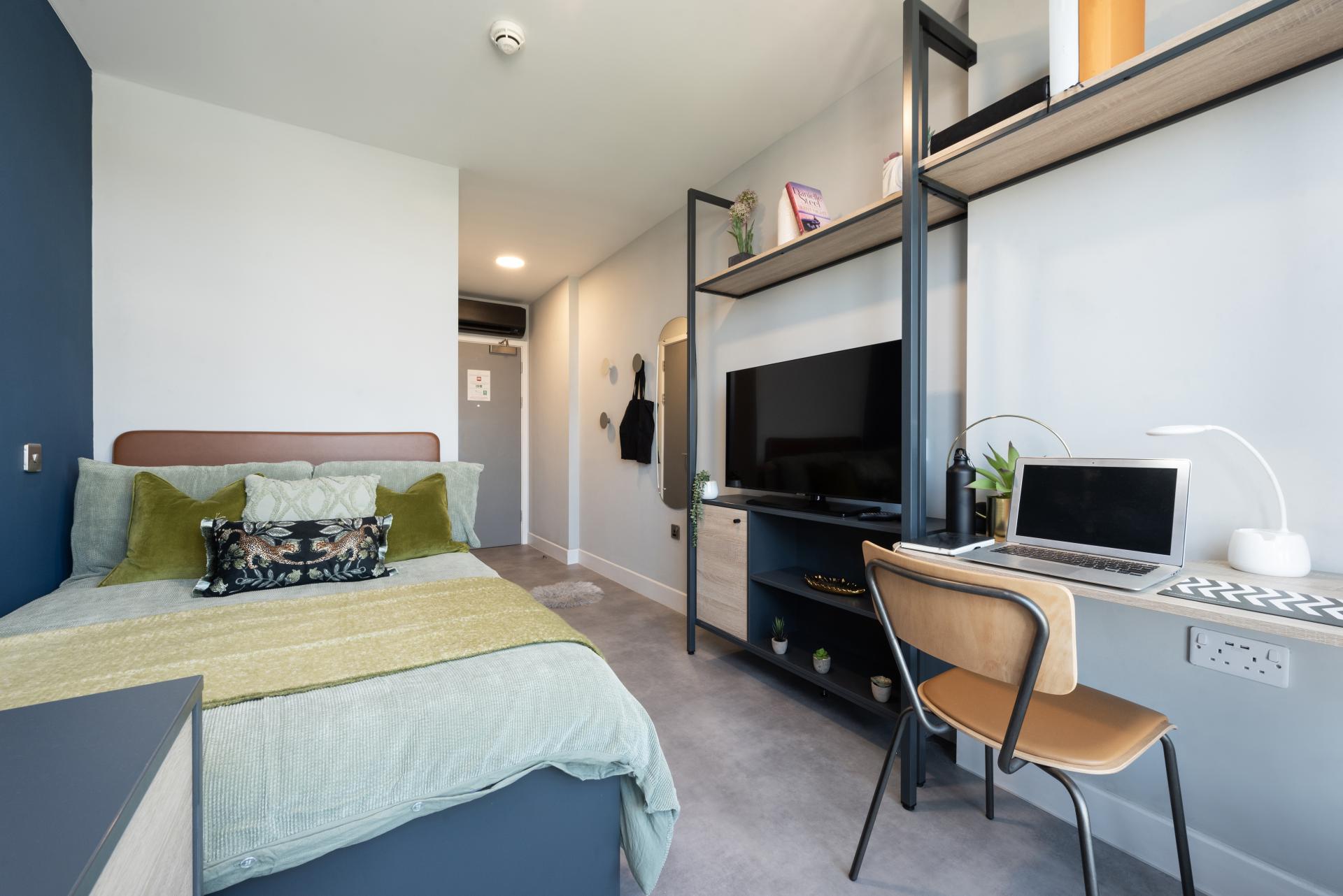 Skyline Ensuite - The Vantage - Gallery - 3