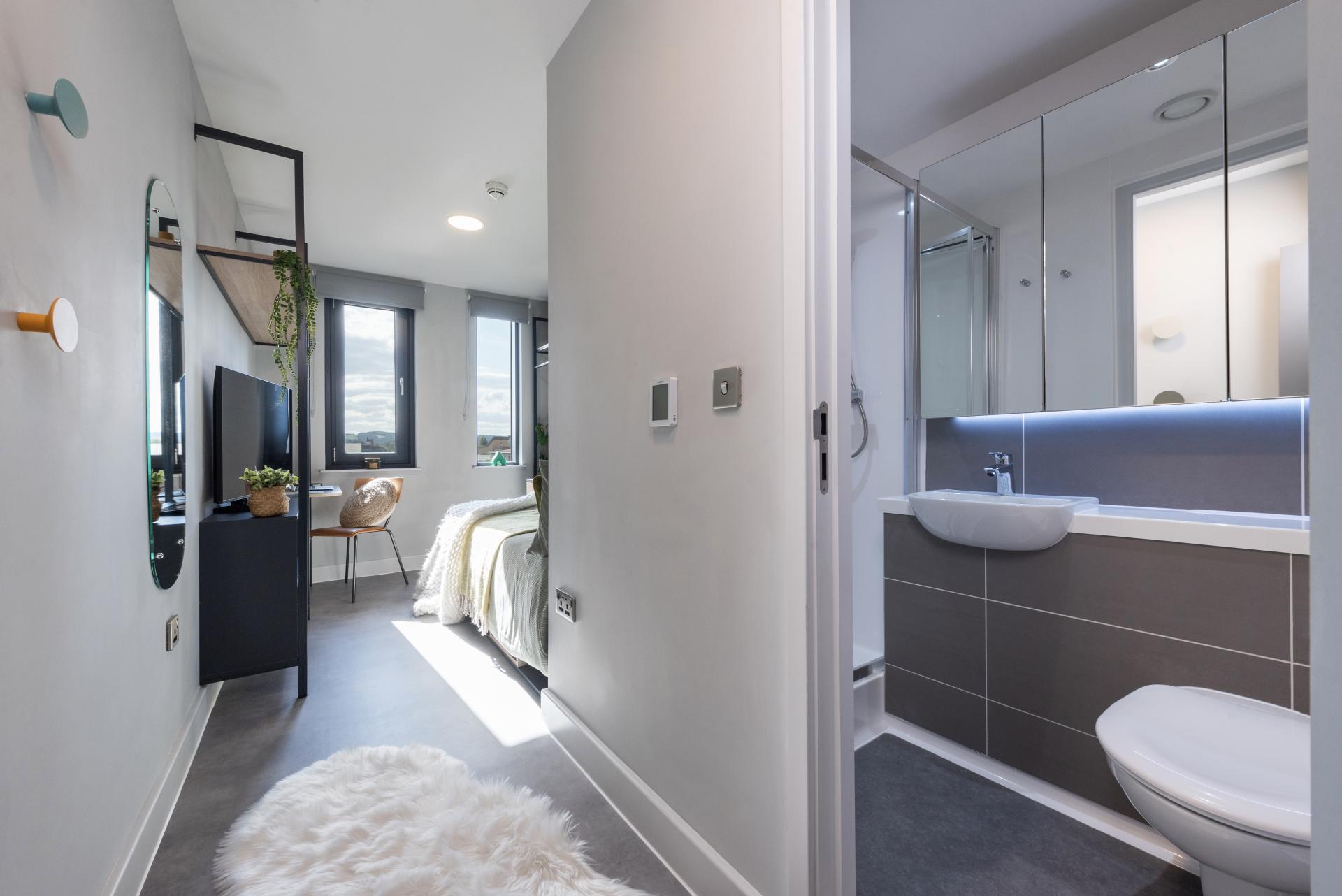 Deluxe Ensuite - The Vantage - Gallery - 2