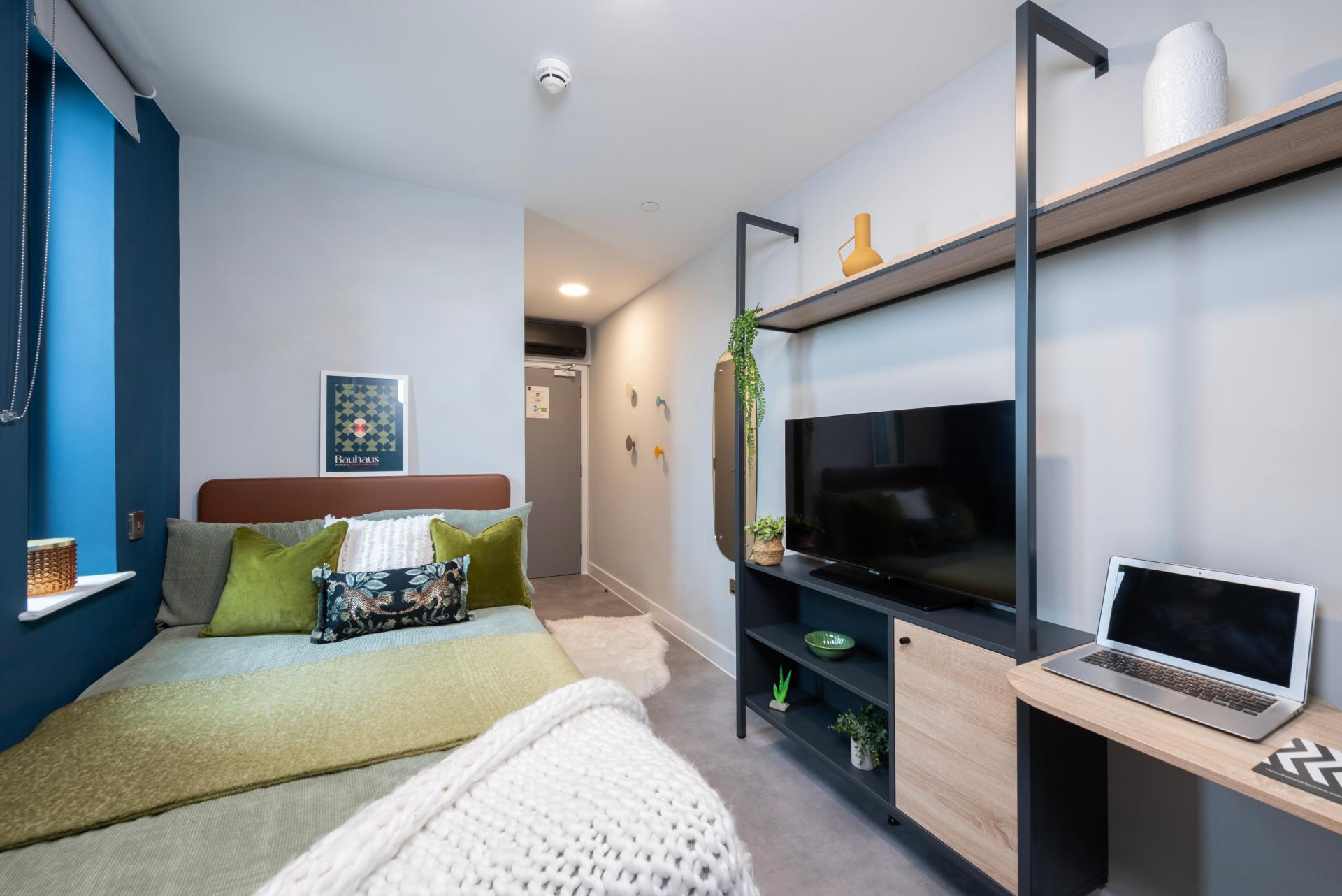 Deluxe Ensuite - The Vantage - Gallery - 3