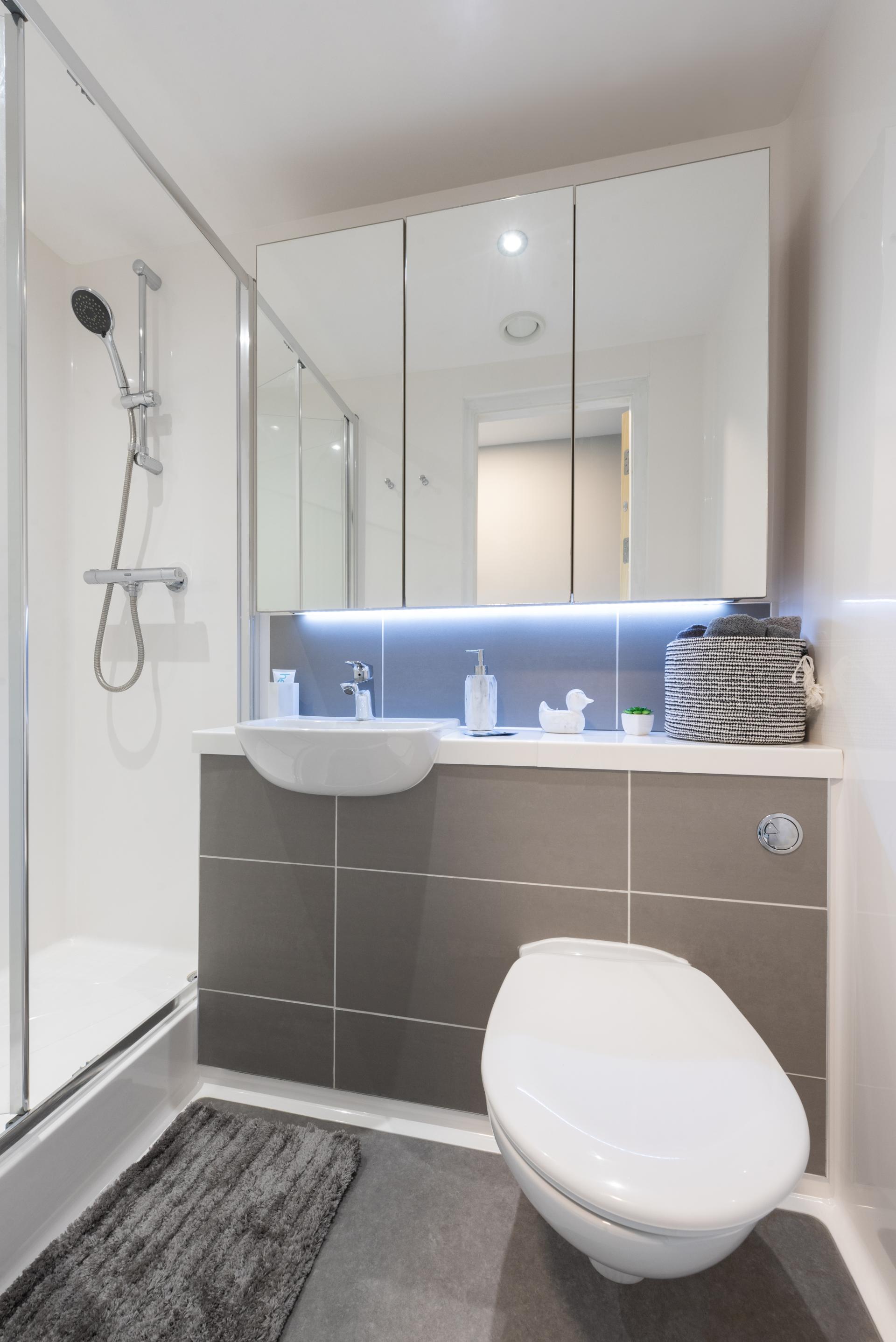 Standard En-Suite - 4