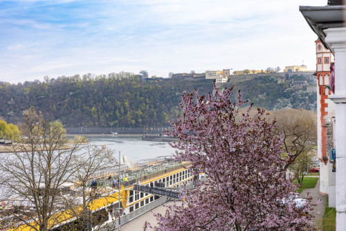 Living above ancient castle ruins – a classy maisonette with 2 balconies and a view of the Moselle