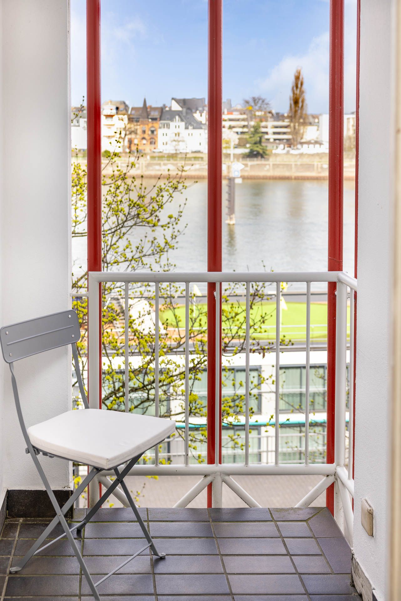  Living Above Ancient Castle Ruins – A Classy Maisonette With 2 Balconies And A View Of The Moselle  -  Living above ancient castle ruins – a classy maisonette with 2 balconies and a view of the Moselle  - Gallery -  5