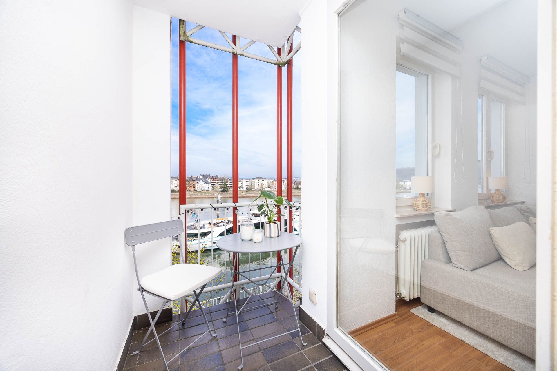  Living Above Ancient Castle Ruins – A Classy Maisonette With 2 Balconies And A View Of The Moselle  -  Living above ancient castle ruins – a classy maisonette with 2 balconies and a view of the Moselle  - Gallery -  4