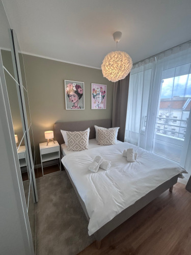 ully Furnished, Move-In Ready 2-Room Apartment in Central Kreuzberg