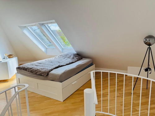 Exclusive 138 sqm Designer Maisonette with 2 Sunny Terraces near Ostpark – Fully Furnished & All-Inclusive