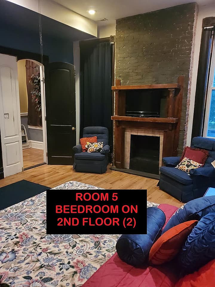  Private Bedroom 5  -  Vibrant Coliving Studios in Historic Grand Center Arts District  - Gallery -  3