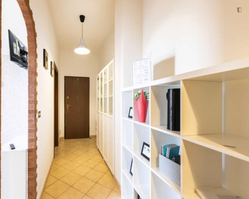 Beautiful double bedroom in a student flat, in Cesano Boscone