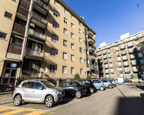 Beautiful double bedroom in a student flat, in Cesano Boscone