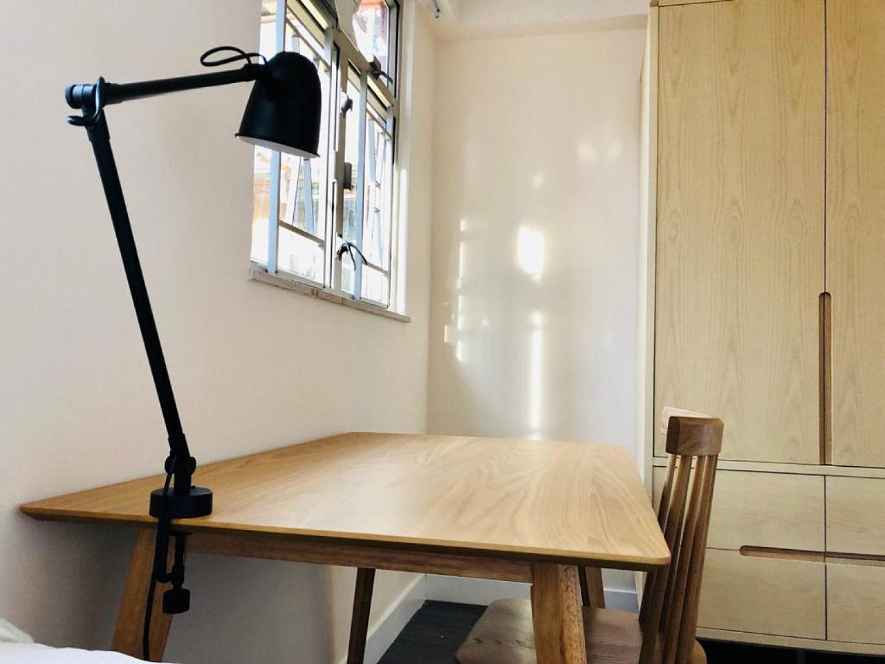  Large Deluxe B  -  Vibrant Queen's Road West Coliving: Cowork, Connect & Thrive Apartment  - Gallery -  2