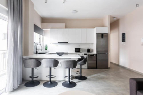 Modern 1 bedroom apartment near Rouf train station