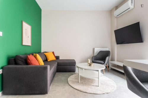 Modern 1 bedroom apartment near Rouf train station