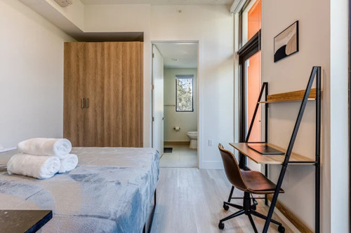 NorthWest 7th Home - Gallery - 12