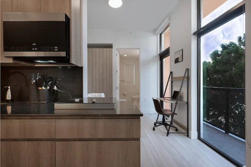 NorthWest 7th Home - Gallery - 10