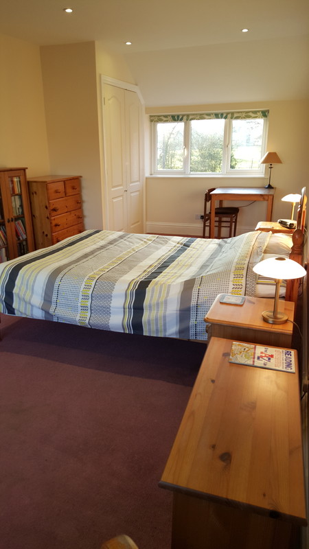  Spare Room(Single Bed)  -  Large room, en-suite near Reading  - Gallery -  1