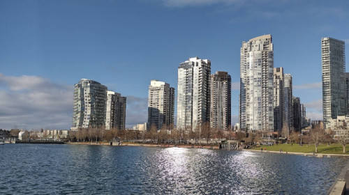 Lovely Comfortable Apt. near Emery Barnes Park Home