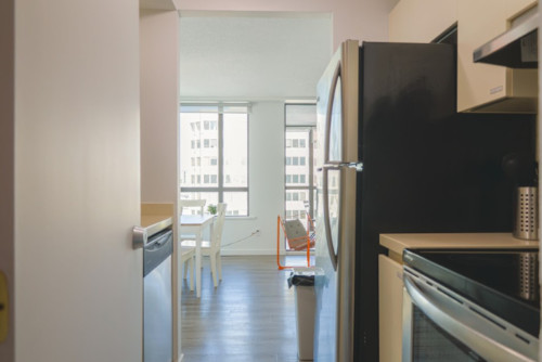 Lovely Comfortable Apt. near Emery Barnes Park Home
