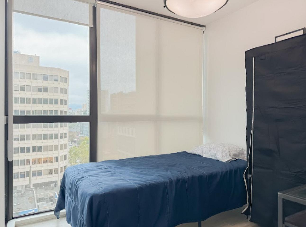 Private Flex Room - Unit 1024 - Burrard - Lovely Comfortable Apt. near Emery Barnes Park Home - Gallery - 1