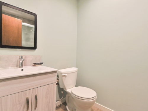 E 43rd Home - Gallery - 17