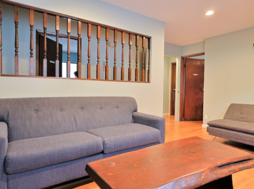 Cozy Lovely House. w/ Backyard near Nanaimo and Killarney Park Home