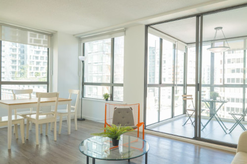 Stunning Cozy Apt. near Emery Barnes Park Home