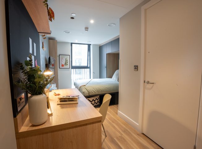 Classic Ensuite - Standard Floors - Brent Cross Town - Gallery - 7