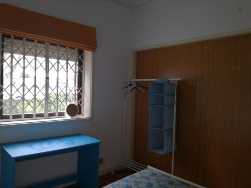 Single bedroom in 7-bedroom apartment